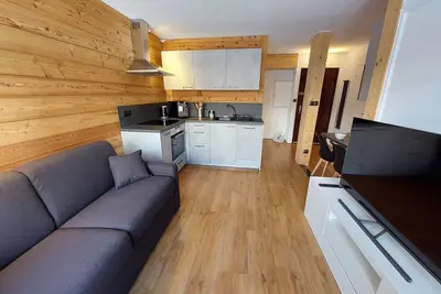 Image de Charmant T2 avec Balcon, Proche Pistes, Ascenseur, Parking et Wifi Inclus!