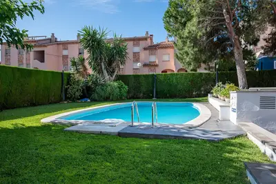 Image de Rez-de-Chaussée avec Terrasse et Parking à 600m de la Plage