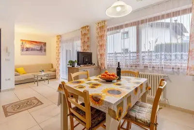 Image de Appartement 'Night and Day 3' avec vue sur les montagnes, jardin privé et Wi-Fi.