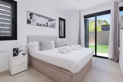 Image de Appartement \"Karat Ático Siam Skies\" avec vue sur mer, piscine privée et Wi-Fi.