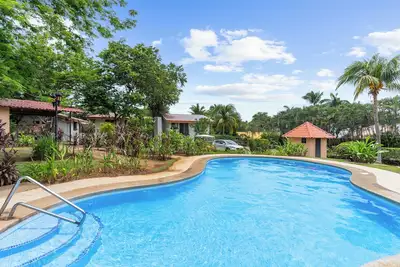 Image de Beautiful 2 Br Townhouse - 2 blocks from to the beach!