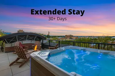 Image de Penthouse w/ Mtn Views in the Heart of Old Town