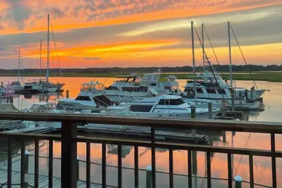 Image de Seabrook Exclusives: 1924 Bohicket Marina
