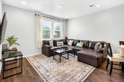Image de Modern 3br Furnished Home Near Dia with 2-Car Garage