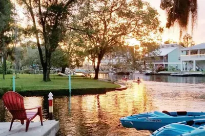 Image de Bigfoot Bungalow -Enjoy being directly on the clear waters of Weeki Wachee River