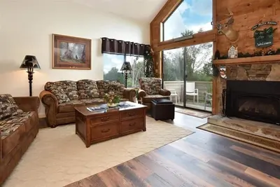 Image de Seven Springs 3 Bedrooms Premium Condo, Ski In/Ski Out by RedAwning