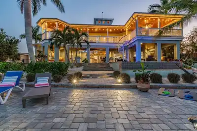 Image de Dolphin Cove - Luxury Pool Home Near Siesta Key by Gulf Coast Holiday Homes