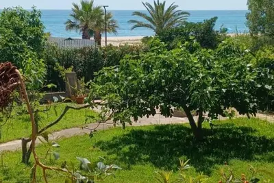 Image de Splendida casa di fronte al mare con giardino