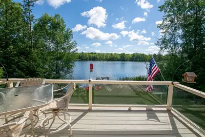 Private Lakefront House: Fish, Kayak, Pets and Ev Charge