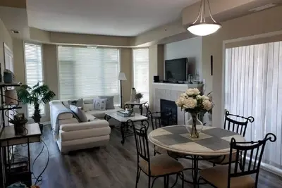 Image de Sunset Waterfront Resort #0505 – 1Bed-1Bath Suite + Open Den