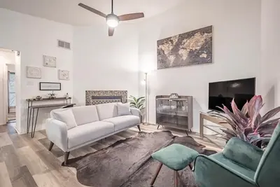 Image de Lovely and modern two bedroom condo