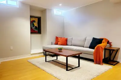 Image de Spacious Independent Unit with Separate Entrance