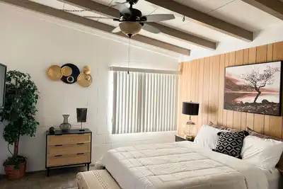 Image de Cozy Palms Getaway. 5 minutes from Jnt/very comfortable and family friendly.
