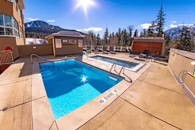 Image de Le Chamois 504 - Ski in Ski out, Common Pool, Hot Tub & Gym (New Listing)