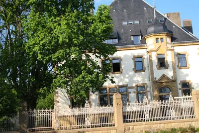 Image de loft spacieux et luxueux dans immeuble historique