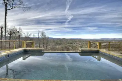 Image de Panoramic Views. Heated Pool, Hot Tub. Sleeps16 near Aska & downtown Blue ridge