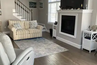 Image de Beautiful and Bright home, less than a 10 minute walk to the beach. Sleeps 7