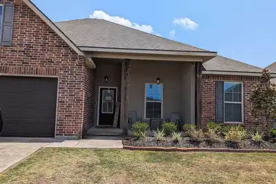 Image de Cozy and Modern Home located in a New Secluded Subdivision