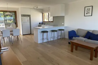 Image de 5 mins walk to beach, space for two families