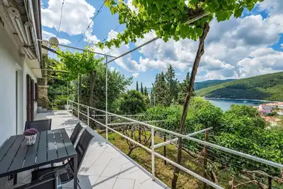 Bel appartement à Rabac