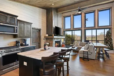 Image de Luxury Blue Ridge Cabin - Hot Tub & Stunning Views