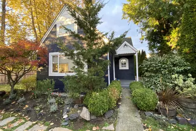 Image de North End Craftsman Bungalow