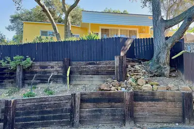 Image de Original Topanga Mid Century Modern Cottage Steps To The State Park
