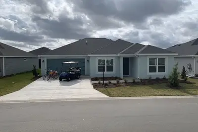 Image de Location Location Location Village of Richmond New 3/2 with Golf Cart