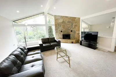 Image de Spring Gate Estate by Elk Lake