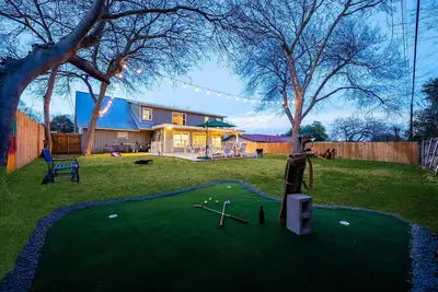 Image de Spacious Family Oasis near Top City Attractions w/Pool, Gameroom, Putt Putt.
