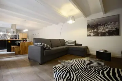 Image de Ecrin à Bijoux - Luxueux appartement climatisé dans un bâtiment historique