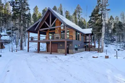 Image de Ski-in/out | Luxury Home | Hot Tub | Ski Shack