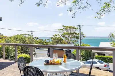 Image de Dukes, 31 Gloucester St - spectacular water views and the added comfort of air conditioning and Wi-Fi