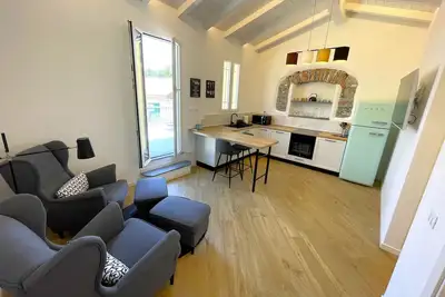 Image de \"Sun\" Penthouse downtown ten minutes from beaches