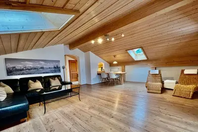Image de Family apartment with two separate bedrooms and unobstructed Zugspitze views