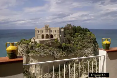 Image de Appartement exclusif dans la vieille ville avec vue sur la mer avec parking