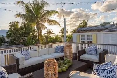 Image de Restored Historic Home w/Pool, Spectacular Outside Space