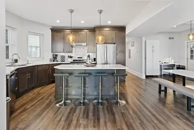 Image de New2 Beachfront Apt Sleeps 18 Steps to Boardwalk!