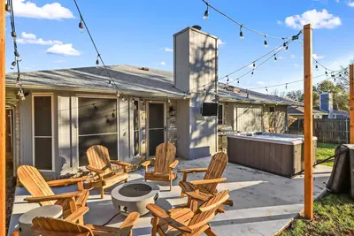 Image de Cozy Updated Home w\/ Hot Tub minutes from Dfw Airport