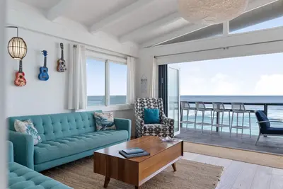 Image de Surfer's Paradise: Two Floors Ocean View Home, Walking Distance to Sunset Beach