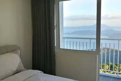 Image de Blowing in the Wind Taal Lake View - 1 Bedroom Corner Apartment with Balcony