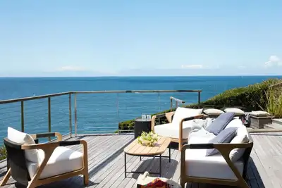 Image de Stunning beachside Villa located 100m from iconic Whale beach, what a spectacular experience.