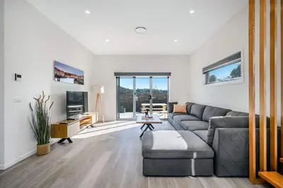 Image de New Villa 9-10 Mins to Cbd/Airpor-2 Bath -Sleeps 6.