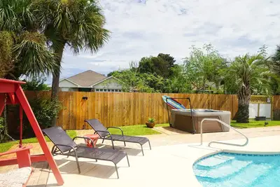 Image de Private pool  7 person hot tub 4 bikes  Private beach access