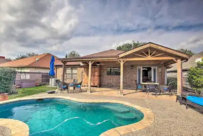 Image de San Antonio Getaway w/ Pool ~ 18 Mi to Downtown!