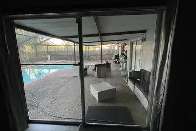 Image de Dive Into A Pool Of Relaxation