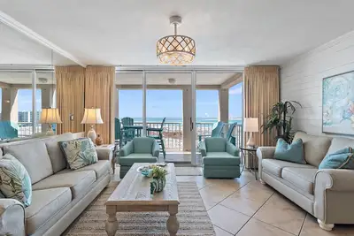 Image de 2br Gulf-View Condo with Balcony + Pools & Hot Tub | Magnolia House 504