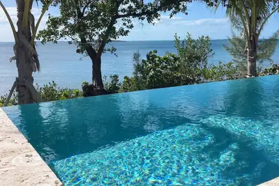 Image de Luxury Waterfront 6br home, infinity pool, boat dock, kayak, paddle boards