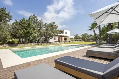 Stunning 5 bed Villa with Sea Views and Large Pool and Gardens near Jondal