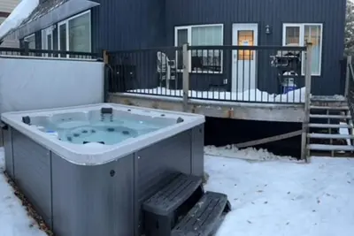 Image de 3br Oasis|Private Hot Tub|Walk to Ski Hill